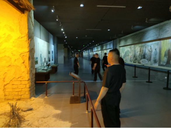 諸城守押大隊黨支部超然臺黨性教育基地開展“不忘初心、牢記使命”現(xiàn)場教學(xué)活動404.png